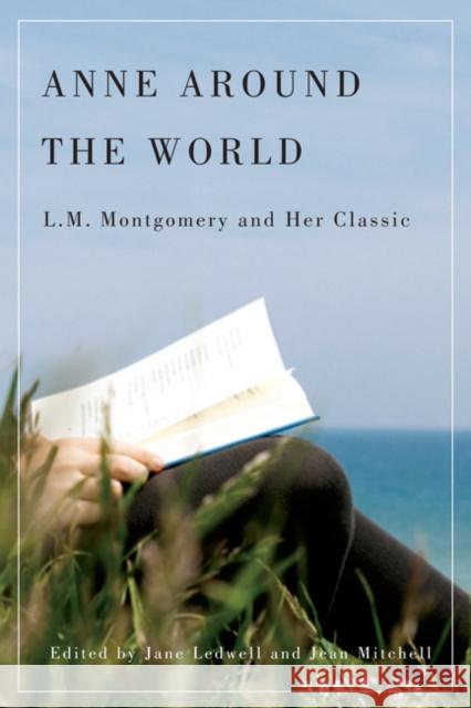 Anne around the World : L.M. Montgomery and Her Classic Jane Ledwell Jean Mitchell 9780773541399 McGill-Queen's University Press - książka