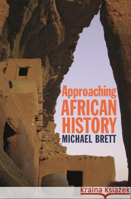 Approaching African History Michael Brett 9781847010636  - książka