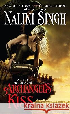 Archangel's Kiss: A Guild Hunter Novel Singh, Nalini 9780425233368 Berkley - książka