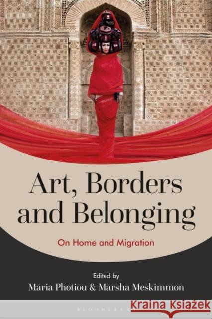 Art, Borders and Belonging: On Home and Migration Maria Photiou (University of Derby, UK), Professor Marsha Meskimmon (Loughborough University, UK) 9781350203068 Bloomsbury Publishing PLC - książka