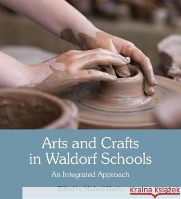 Arts and Crafts in Waldorf Schools: An Integrated Approach Michael Martin Wolfgang Schad 9781782504597 Floris Books - książka