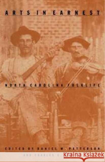 Arts in Earnest: North Carolina Folklife Patterson, Daniel W. 9780822310211 Duke University Press - książka