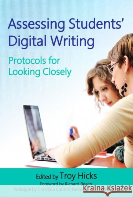 Assessing Students' Digital Writing: Protocols for Looking Closely Troy Hicks 9780807756690 Teachers College Press - książka