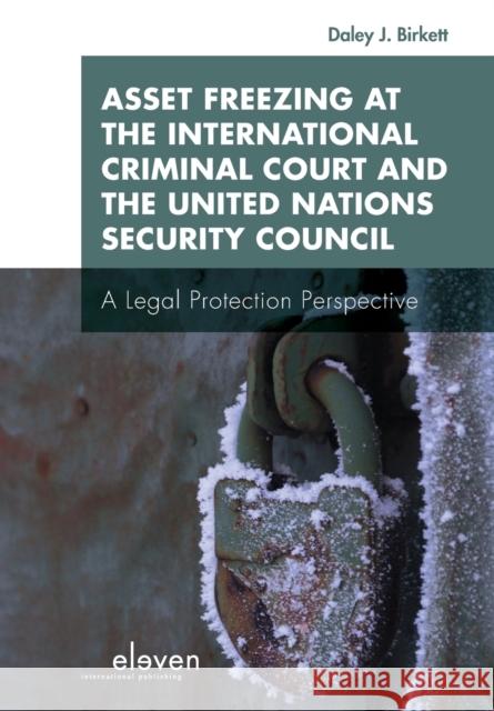 Asset Freezing at the International Criminal Court and the United Nations Security Council Birkett, Daley J. 9789462361850 Eleven International Publishing - książka