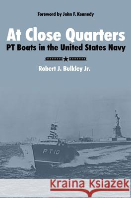 At Close Quarters: PT Boats in the United States Navy Robert J Bulkley 9781839310140 www.Militarybookshop.Co.UK - książka