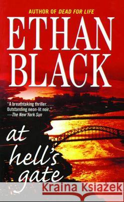 At Hell's Gate Ethan Black 9781451631791 Pocket Books - książka