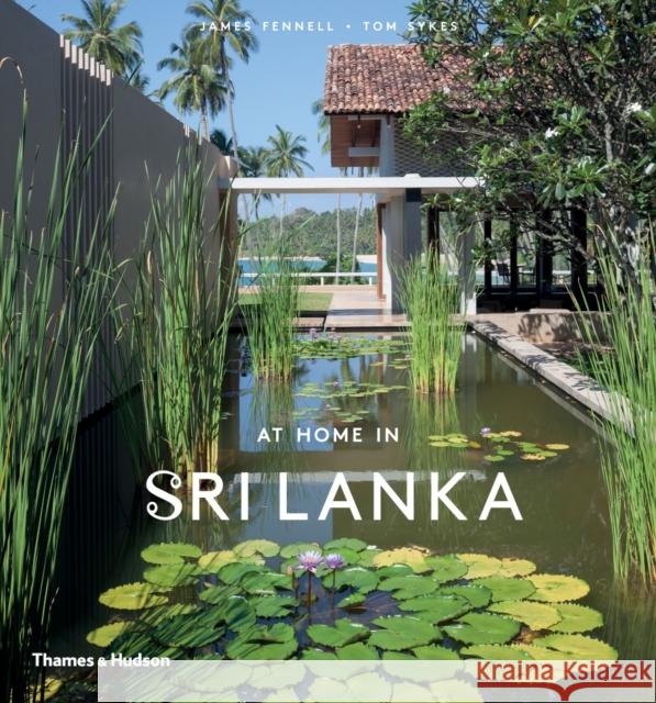 At Home in Sri Lanka Tom Sykes James Fennell 9780500518403 Thames & Hudson - książka