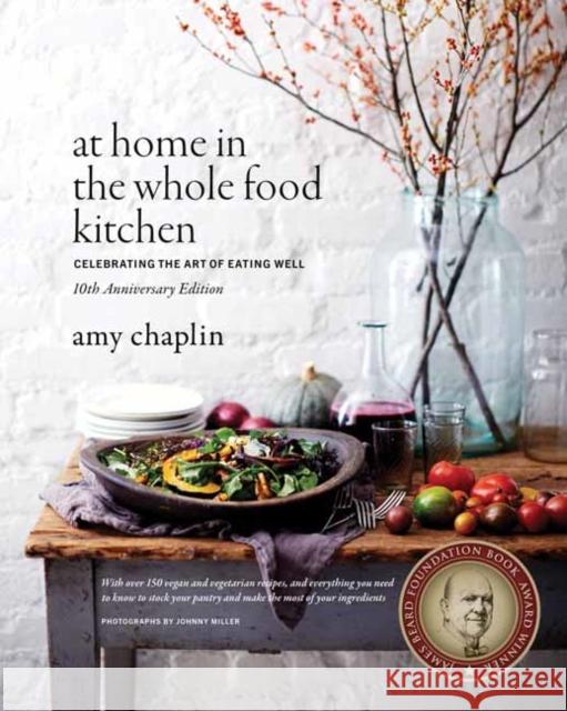 At Home in the Whole Food Kitchen: Celebrating the Art of Eating Well Amy Chaplin 9781645471455 Shambhala Publications Inc - książka