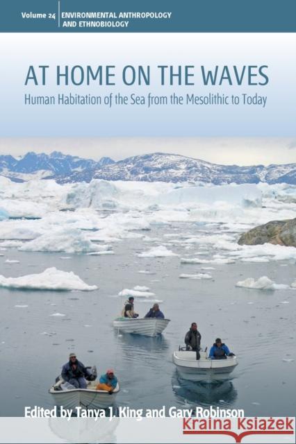 At Home on the Waves: Human Habitation of the Sea from the Mesolithic to Today Tanya J. King Gary Robinson 9781800734487 Berghahn Books - książka
