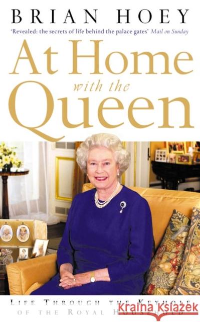 At Home with the Queen: Life Through the Keyhole of the Royal Household Brian Hoey 9780007126194 HarperCollins Publishers - książka