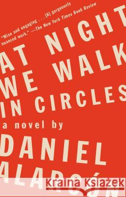 At Night We Walk in Circles Daniel Alarcon 9781594632839 Riverhead Books - książka