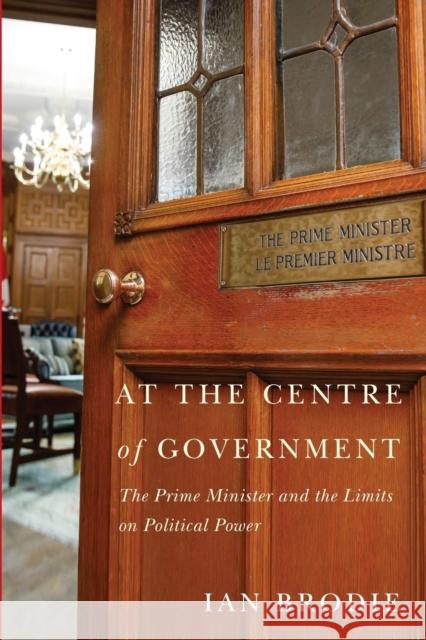 At the Centre of Government: The Prime Minister and the Limits on Political Power Ian Brodie 9780773558526 McGill-Queen's University Press - książka
