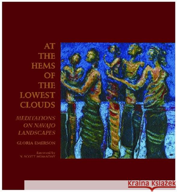 At the Hems of the Lowest Clouds: Meditations on Navajo Landscapes Emerson, Gloria J. 9781930618237 School of American Research Press,U.S. - książka