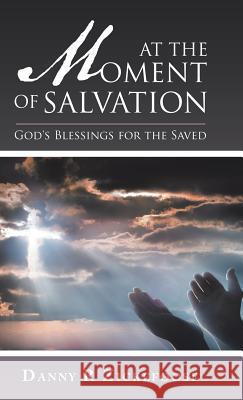 At the Moment of Salvation: God's Blessings for the Saved Danny R Zickefoose 9781973644941 WestBow Press - książka