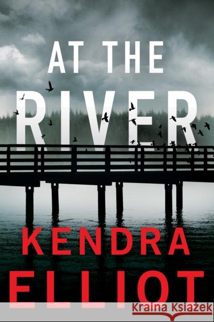 At the River Kendra Elliot 9781662511844 Amazon Publishing - książka