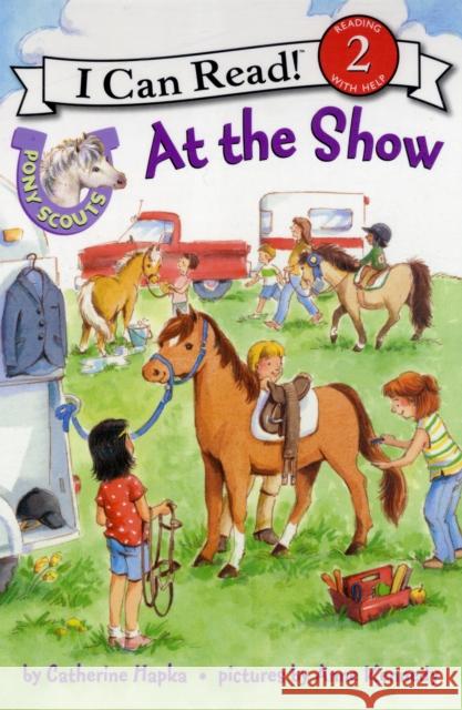 At the Show Hapka, Catherine 9780061255441 HarperCollins - książka