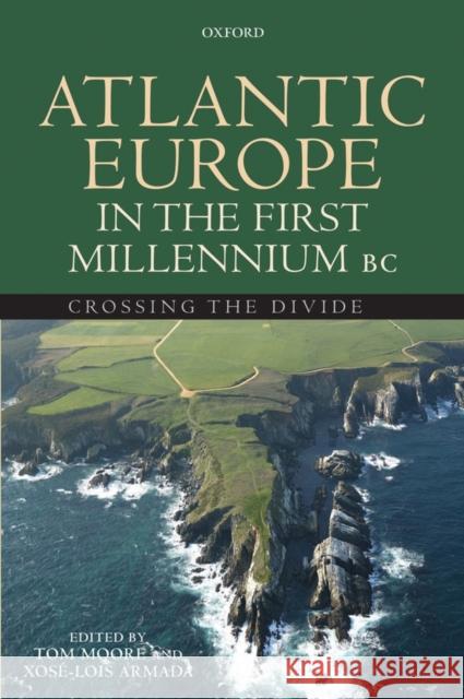 Atlantic Europe in the First Millennium BC: Crossing the Divide Moore, Tom 9780199567959  - książka