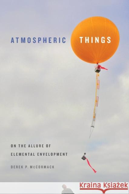 Atmospheric Things: On the Allure of Elemental Envelopment Derek P. McCormack 9780822371236 Duke University Press - książka