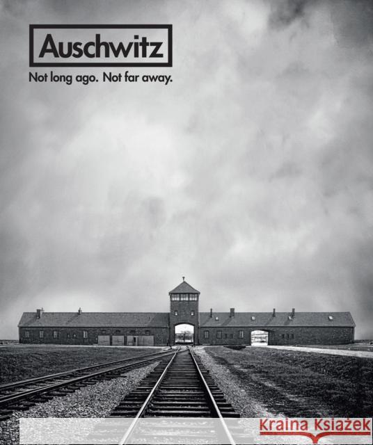 Auschwitz: Not Long Ago. Not Far Away.  9780789213310 Abbeville Press Inc.,U.S. - książka