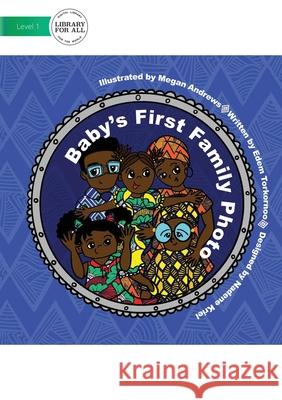 Baby's First Family Photo Edem Torkornoo, Megan Andrews 9781922374288 Library for All - książka