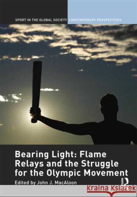 Bearing Light: Flame Relays and the Struggle for the Olympic Movement J. Macaloo 9780415484169 Routledge - książka