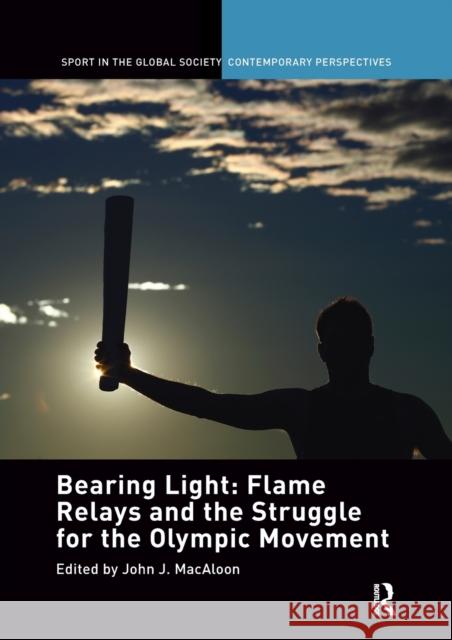 Bearing Light: Flame Relays and the Struggle for the Olympic Movement John J. Macaloon 9781138849730 Routledge - książka