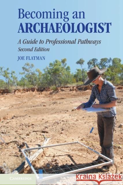 Becoming an Archaeologist Flatman, Joseph 9781108797092 Cambridge University Press - książka