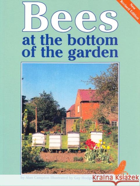 Bees at the Bottom of the Garden Alan Campion 9780907908975 Northern Bee Books - książka