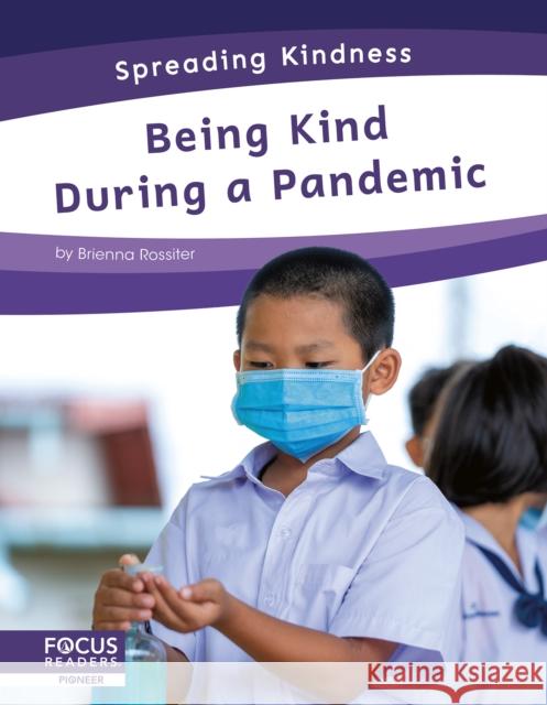 Being Kind During a Pandemic Brienna Rossiter 9781644936801 Focus Readers - książka