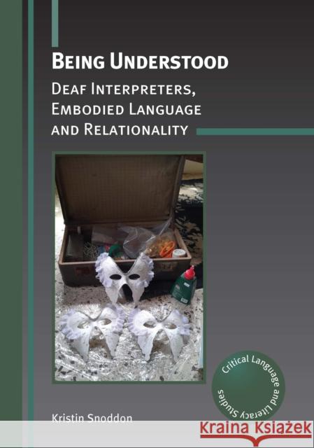 Being Understood: Deaf Interpreters, Embodied Language and Relationality Kristin Snoddon 9781788921176 Multilingual Matters Limited - książka
