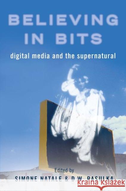 Believing in Bits: Digital Media and the Supernatural Simone Natale Diana Walsh Pasulka 9780190949990 Oxford University Press, USA - książka