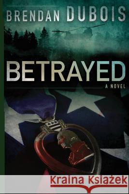 Betrayed Brendan DuBois 9781492110521 Createspace - książka