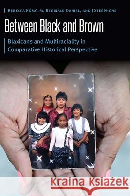 Between Black and Brown: Blaxicans and Multiraciality in Comparative Historical Perspective Rebecca Romo J. Sterphone 9781496240552 University of Nebraska Press - książka