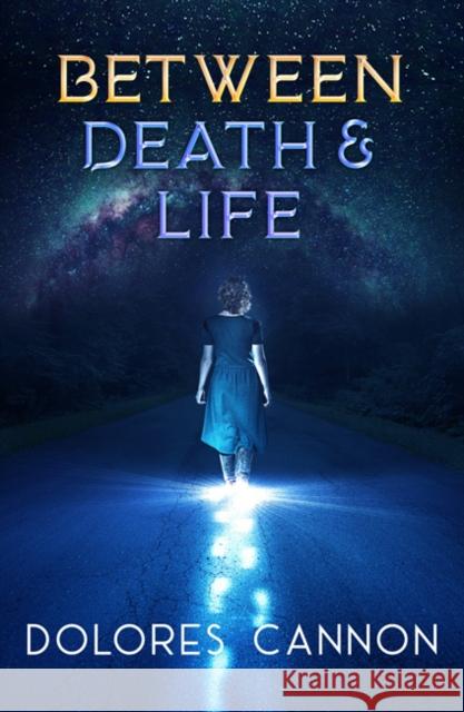 Between Life and Death: Conversations with a Spirit Dolores (Dolores Cannon) Cannon 9781940265001 Ozark Mountain Publishing - książka