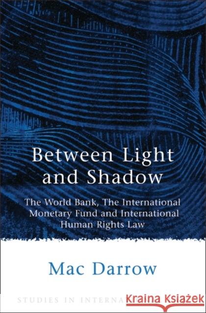 Between Light and Shadow Darrow, Mac 9781841133904 Hart Publishing - książka