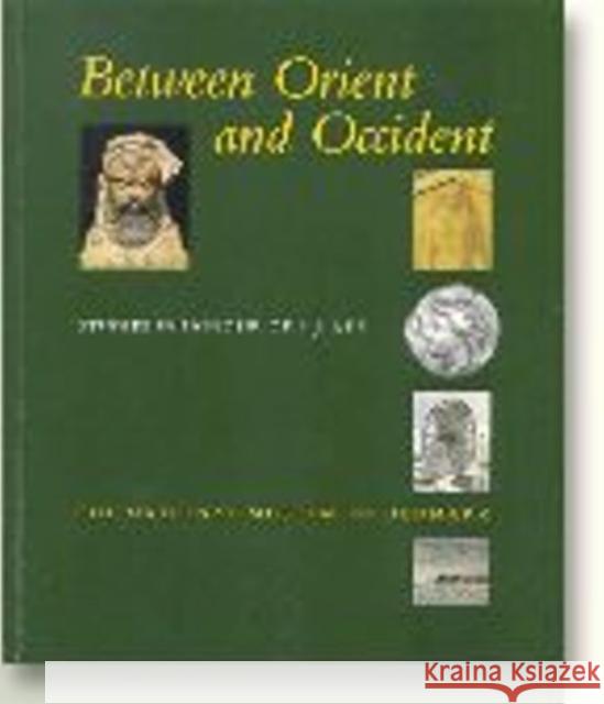 Between Orient and Occident : Studies in Honour of P. J. Riis John Lund Peter Pentz 9788789438078 Nationalmuseet, Antiksamlingen - książka