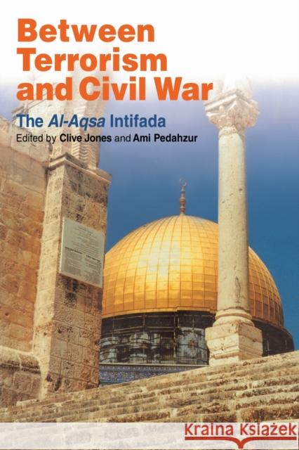 Between Terrorism and Civil War: The Al-Aqsa Intifada Jones, Clive 9780415434539 Taylor & Francis - książka