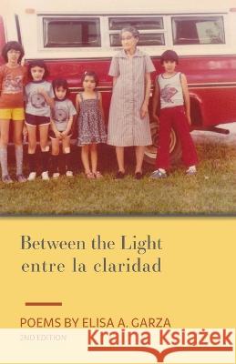 Between the Light / entre la claridad Elisa A Garza   9781957840123 Mouthfeel Press - książka