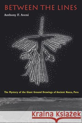 Between the Lines: The Mystery of the Giant Ground Drawings of Ancient Nasca, Peru Anthony F. Aveni 9781477308998 University of Texas Press - książka