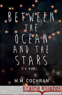 Between the Ocean and the Stars M M Cochran   9781952961137 Ingramelliott - książka