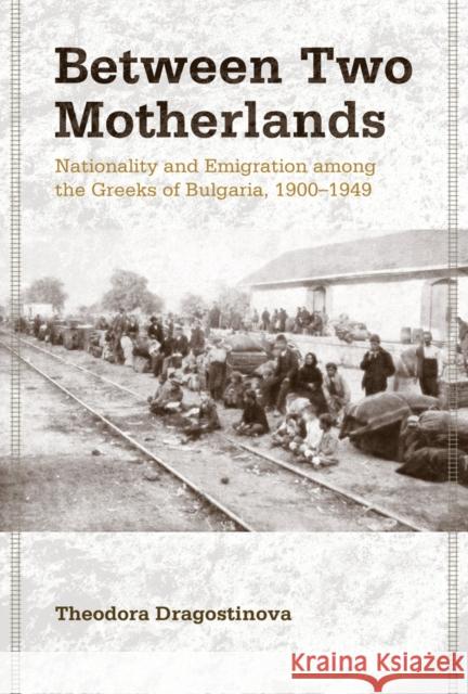 Between Two Motherlands Dragostinova, Theodora K. 9780801449451 Cornell University Press - książka