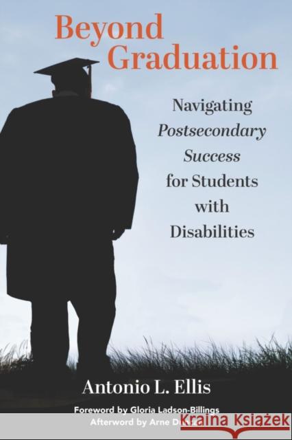 Beyond Graduation: Navigating Postsecondary Success for Students with Disabilities Antonio Latrell Ellis 9781975509453 Myers Education Press - książka