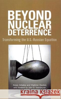 Beyond Nuclear Deterrence: Transforming the U.S.-Russian Equation Arbatov, Alexei 9780870032264 Carnegie Endowment for International Peace - książka