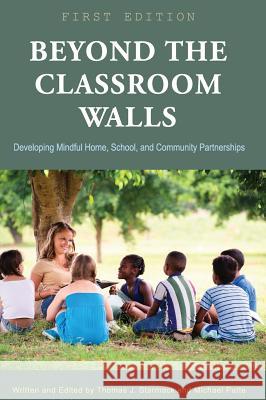 Beyond the Classroom Walls Thomas J. Starmack 9781516553280 Cognella Academic Publishing - książka