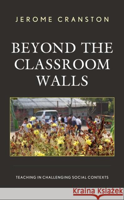 Beyond the Classroom Walls: Teaching in Challenging Social Contexts Cranston, Jerome 9781498565059 Lexington Books - książka