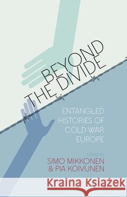 Beyond the Divide: Entangled Histories of Cold War Europe Simo Mikkonen Pia Koivunen 9781785338267 Berghahn Books - książka