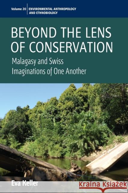 Beyond the Lens of Conservation: Malagasy and Swiss Imaginations of One Another Eva Keller 9781785335228 Berghahn Books - książka