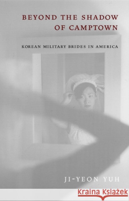 Beyond the Shadow of Camptown: Korean Military Brides in America Ji-Yeon Yuh 9780814796986 New York University Press - książka