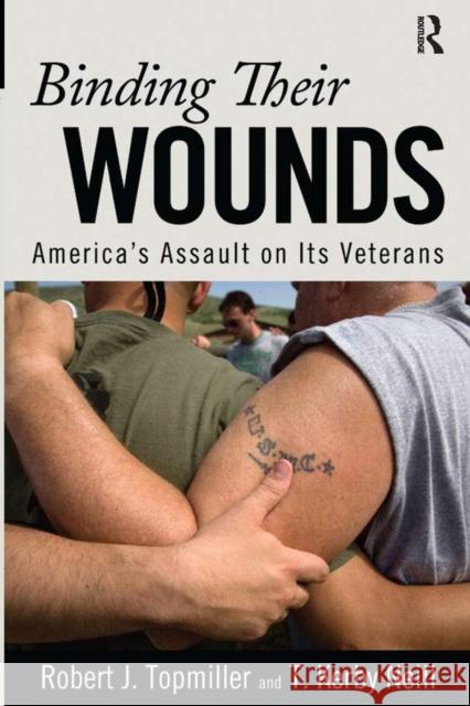 Binding Their Wounds: America's Assault on Its Veterans Robert J Topmiller 9781594515729  - książka