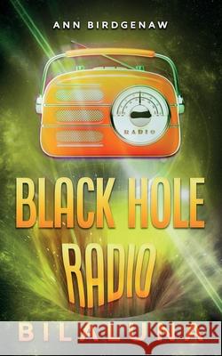 Black Hole Radio - Bilaluna Ann Birdgenaw, E M Roberts 9781953910509 Dartfrog Blue - książka